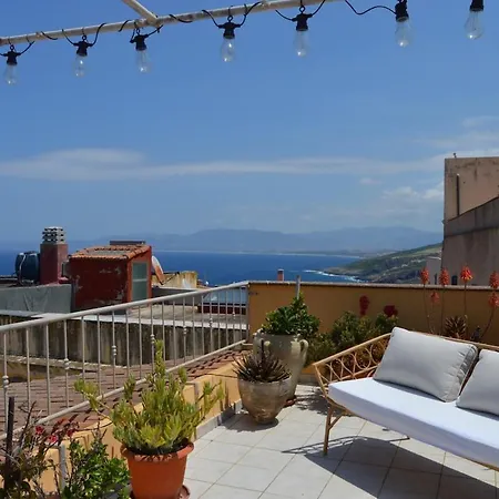 La Terrazza Sul Mare Ai Piedi Del Castello *