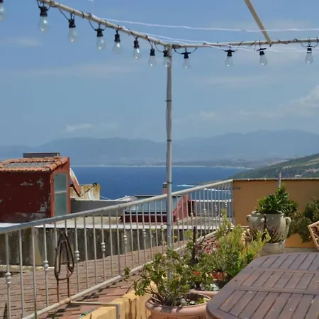 아파트 La Terrazza Sul Mare Ai Piedi Del Castello *