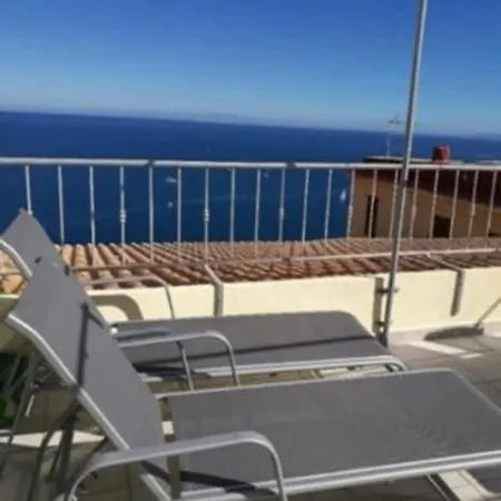 La Terrazza Sul Mare Ai Piedi Del Castello