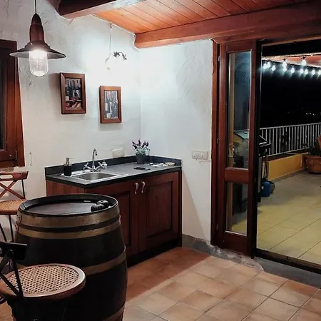 La Terrazza Sul Mare Ai Piedi Del Castello Διαμέρισμα