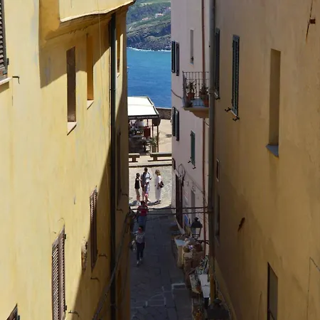 La Terrazza Sul Mare Ai Piedi Del Castello Daire