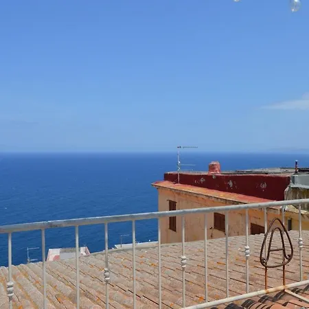 아파트 La Terrazza Sul Mare Ai Piedi Del Castello